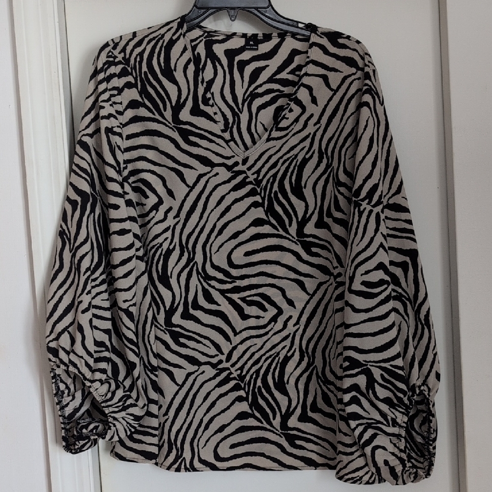Zebra Print V-Neck Women's Top XL